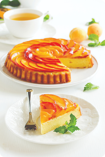 Персиковый бисквит с мороженым