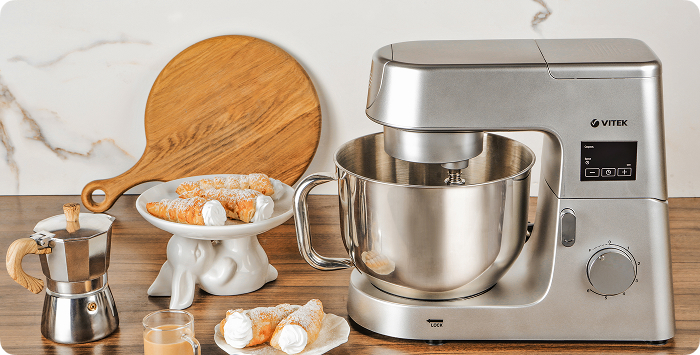 Гастроном. Слоеные трубочки с белковым кремом