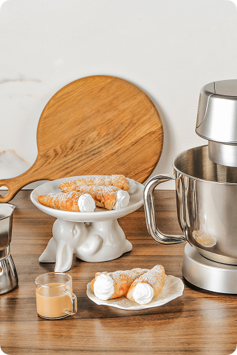 Гастроном. Слоеные трубочки с белковым кремом