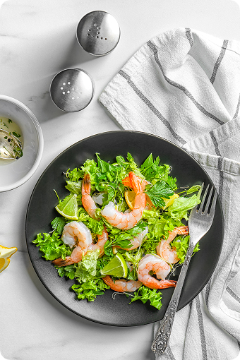 Салат новогодний с креветками