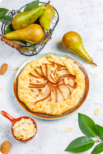 Шарлотка с грушей