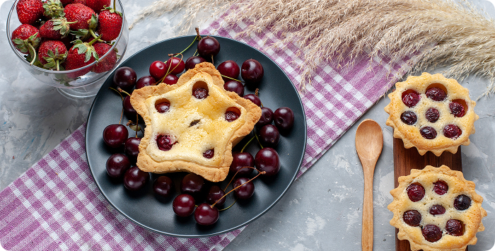 Овсяное печенье с изюмом, вишней и корицей